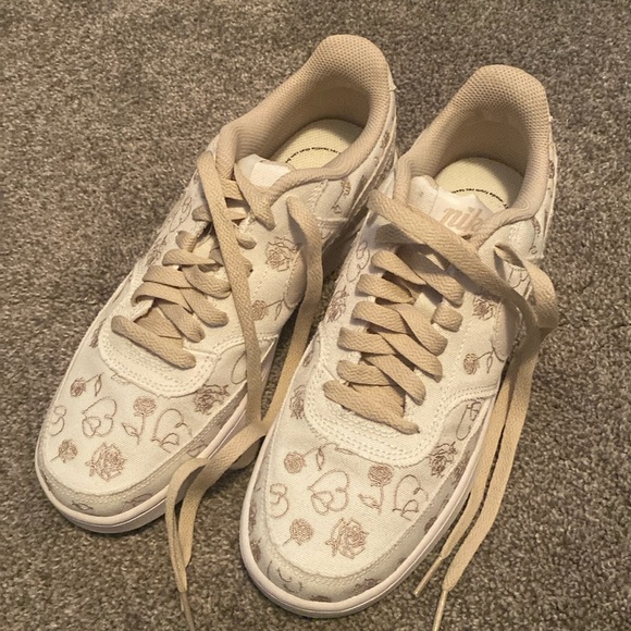 NIKE Court Vision Low Valentine’s Day Women’s Shoes 8.5 - Picture 1 of 6